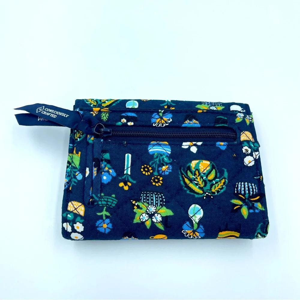 Vera Bradley RFID Riley Compact Wallet in Recycled Cotton Plants NWT - Picture 4 of 10